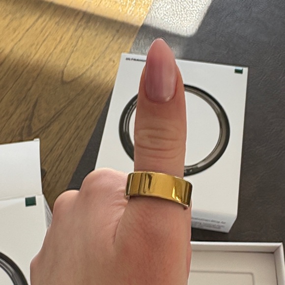 Ultrahuman Bionic Gold Wearable Ring - Picture 5 of 6
